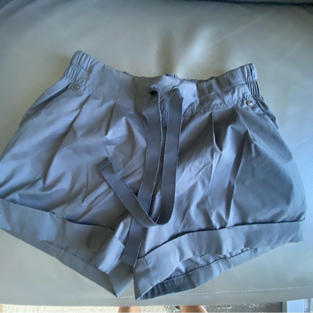 Lululemon Women’s Casual Drawstring Shorts - black